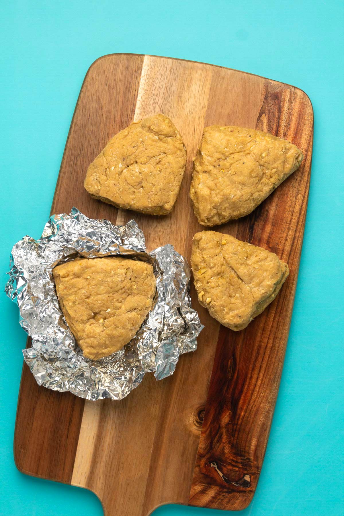 Vegan chicken on a wooden board.