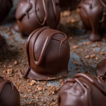 Vegan Oreo truffles on a gray plate.