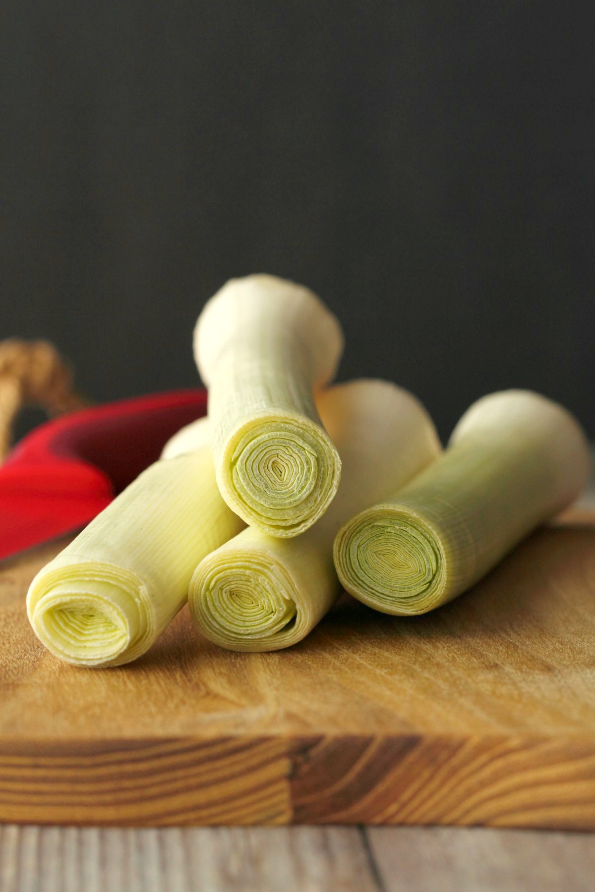 Leeks on a wooden chopping board. 